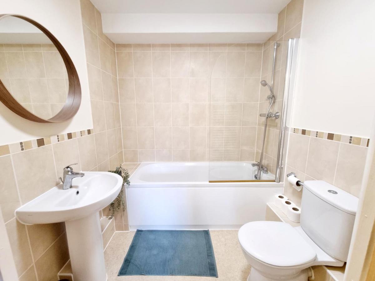 Cityscape Haven: 1 Bedroom Apartment With Terrace And City View Bournemouth Exterior photo