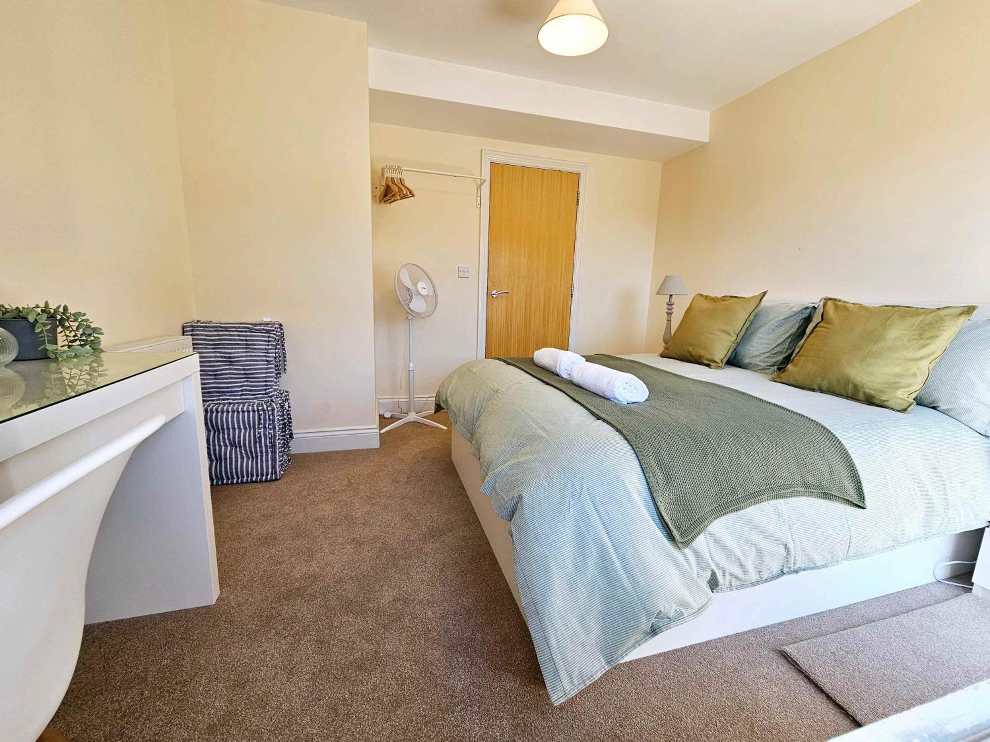 Cityscape Haven: 1 Bedroom Apartment With Terrace And City View Bournemouth Exterior photo